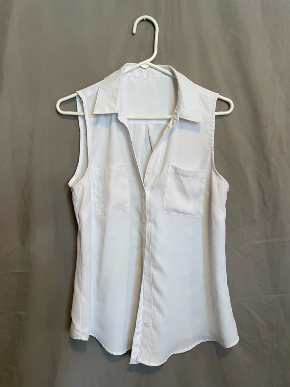 Classic Sleeveless Button-Front White Blouse casual business flowy